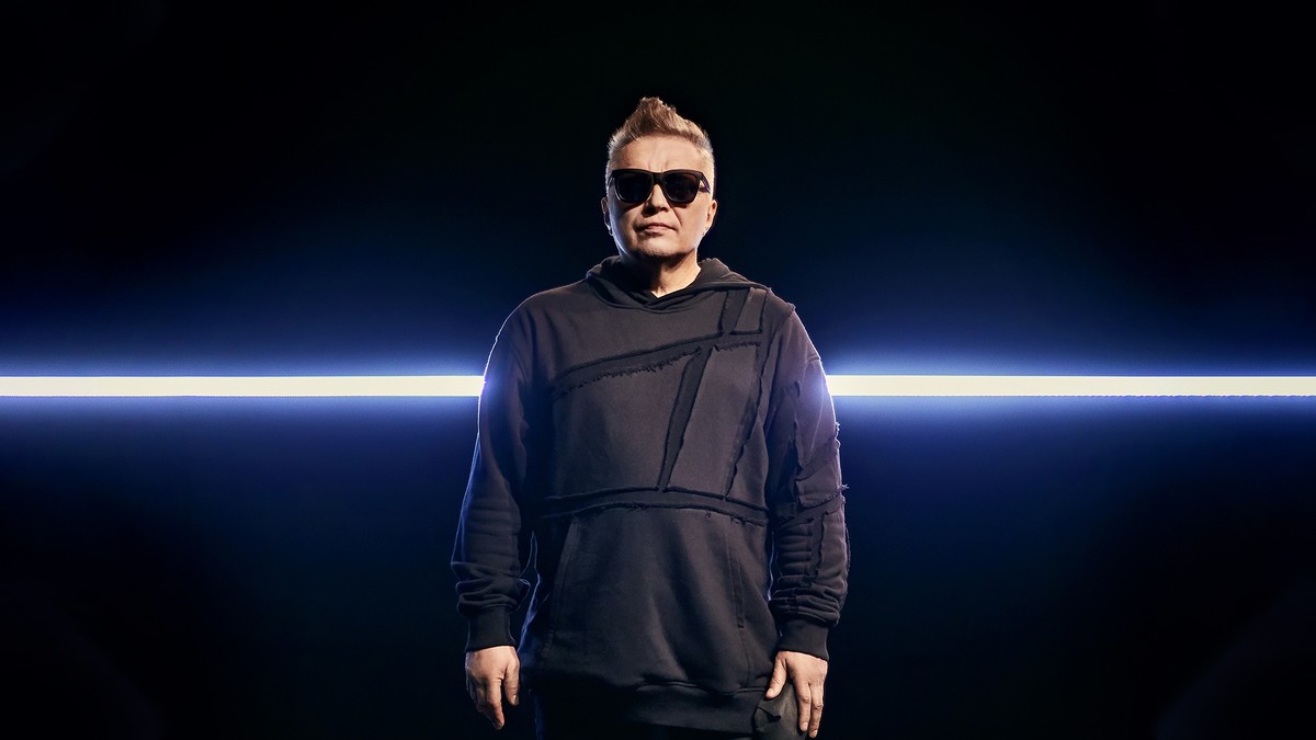 Muniek wraca bez T.Love i przedstawia piosenkę o Polsce. Śpiewa "Pola Ty musisz z kolan wstać" [WIDEO]