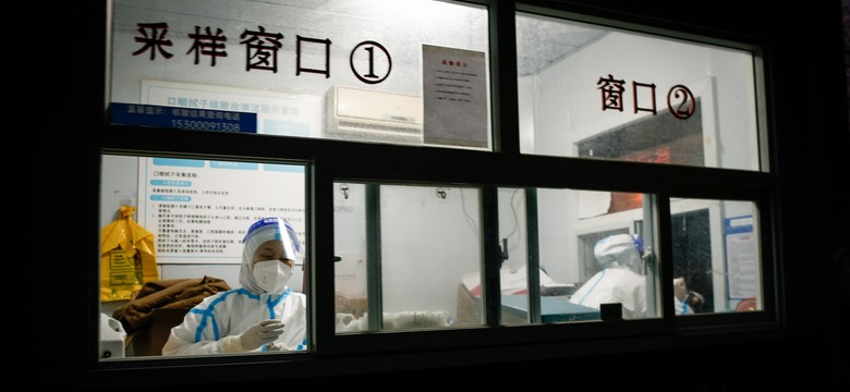 W Chinach najwyższy bilans Covid-19 od początku pandemii. Lockdowny w całym kraju