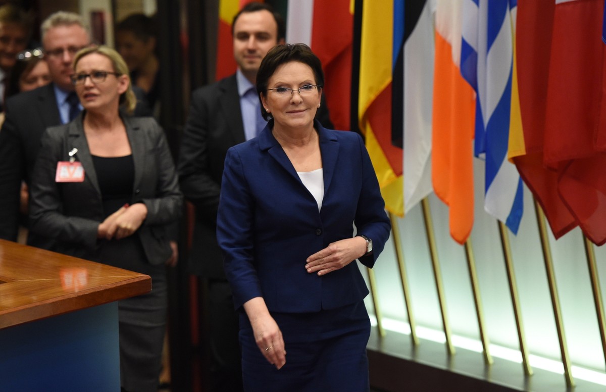 Bruksela, Belgia, 06.10.2014. Premier Ewa Kopacz po spotkaniu z przewodniczącym Rady Europejskiej Hermanem Van Rompuyem w Brukseli. Premier Kopacz przebywa z pierwsza oficjalną wizytą w Brukseli. PAP/Radek Pietruszka