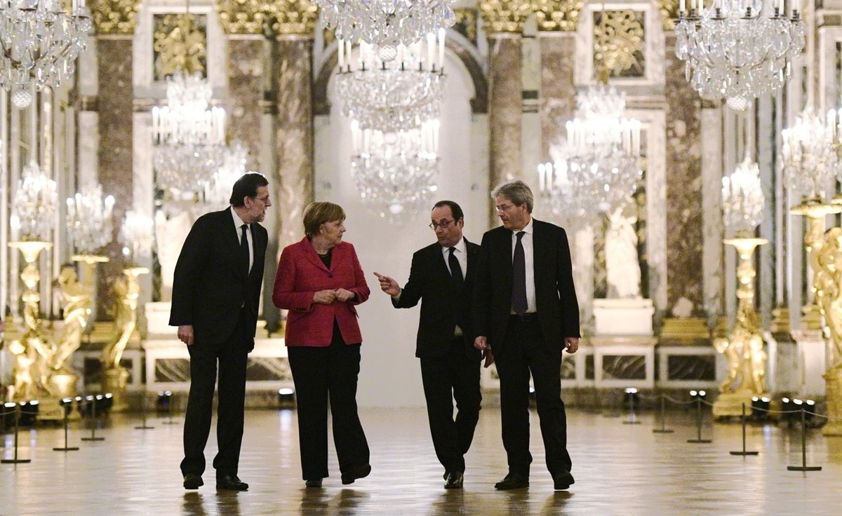 Mariano Rajoy, Angela Merkel, Francois Hollande i Paolo Gentiloni w Wersalu