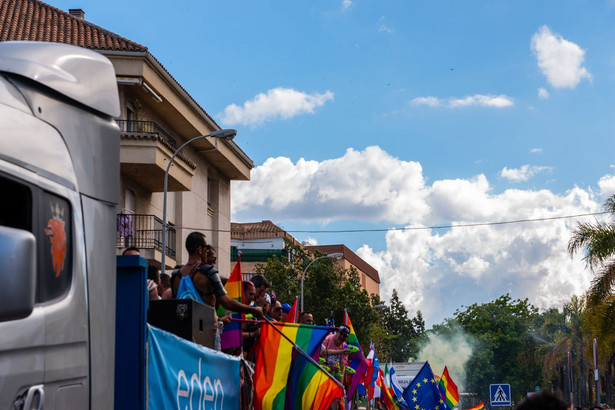 Marsz LGBT promujący równość w Torremolinos