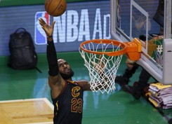 LeBron James pierwszym koszykarzem w historii, którego 12 razy wybrano do pierwszej piątki sezonu ligi NBA