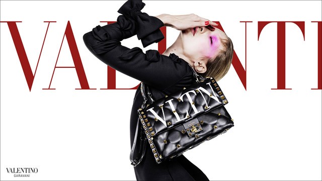 Gigi Hadid szinte felismerhetetlen a Valentino új kampányában