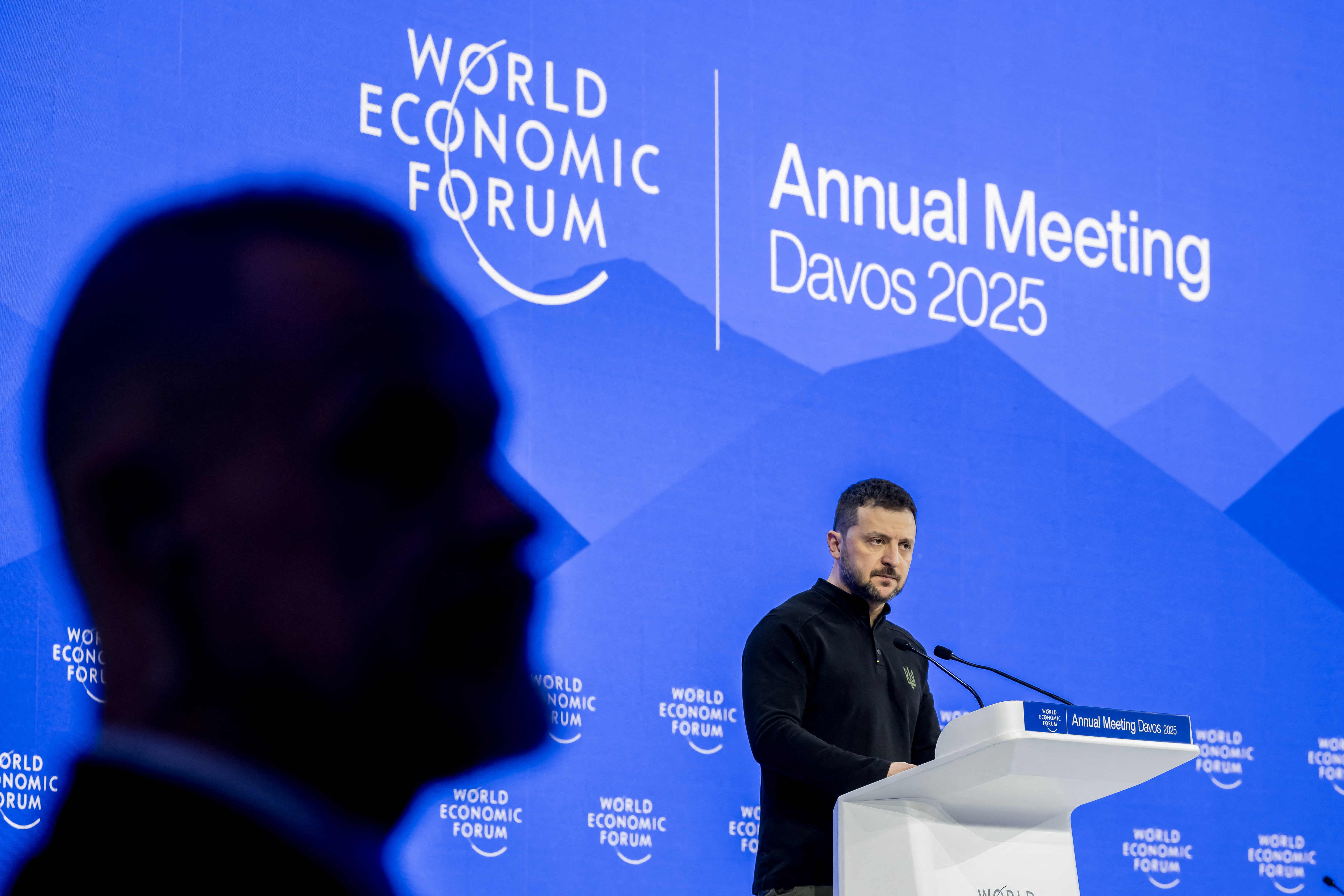 Zelensky negozia la pace a Davos mentre la Russia conquista 2 insediamenti ucraini