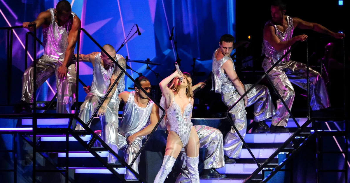 Spóźnienie i wpadka Jennifer Lopez na koncercie w Warszawie. Był też mocny apel