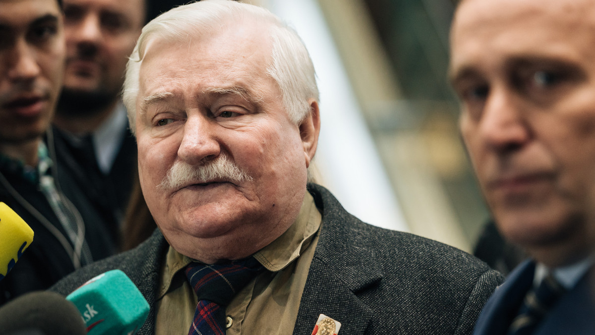 Tylko obecny lider PO jest w stanie uratować partię i wygrać z nią jeszcze wybory. Nikt inny - mówi Lech Wałęsa w środowym "Super Expressie".