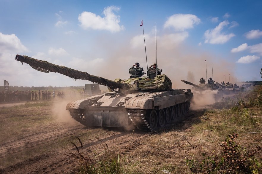 Większość czołgów T-72M1, które miały być poddane modyfikacji została przekazana w br. Ukrainie, podobnie jak partia czołgów PT-91 Twardy. Część czołgów Twardy z zasobów wojska ma być remontowana.