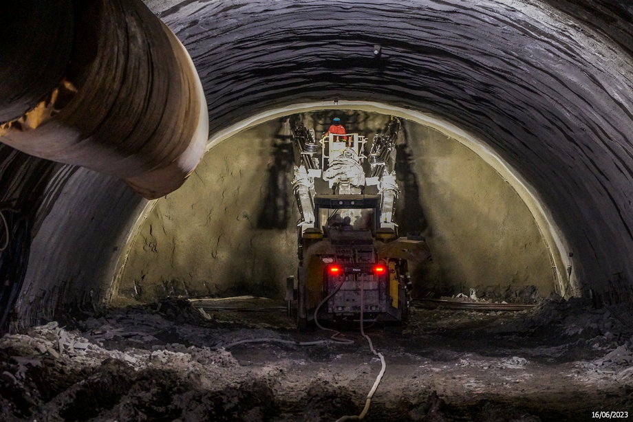 S1 Przybędza-Milówka drążenie tunelu TD-2.2 przez masyw Bialożynski Groń