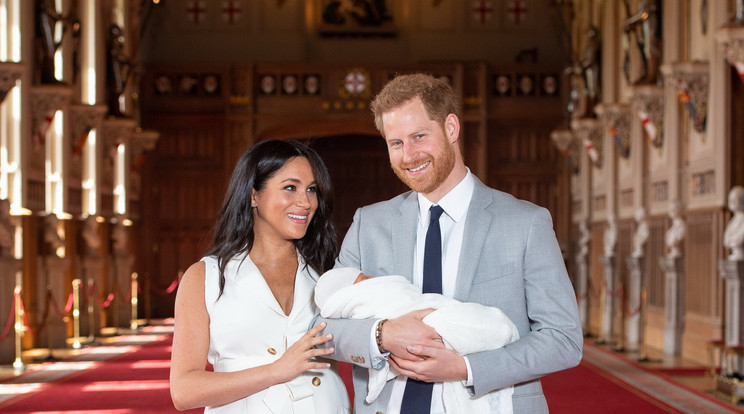 Meghan Markle és Harry herceg gyermekük, Archie májusi bemutatásán /Fotó: Northfoto