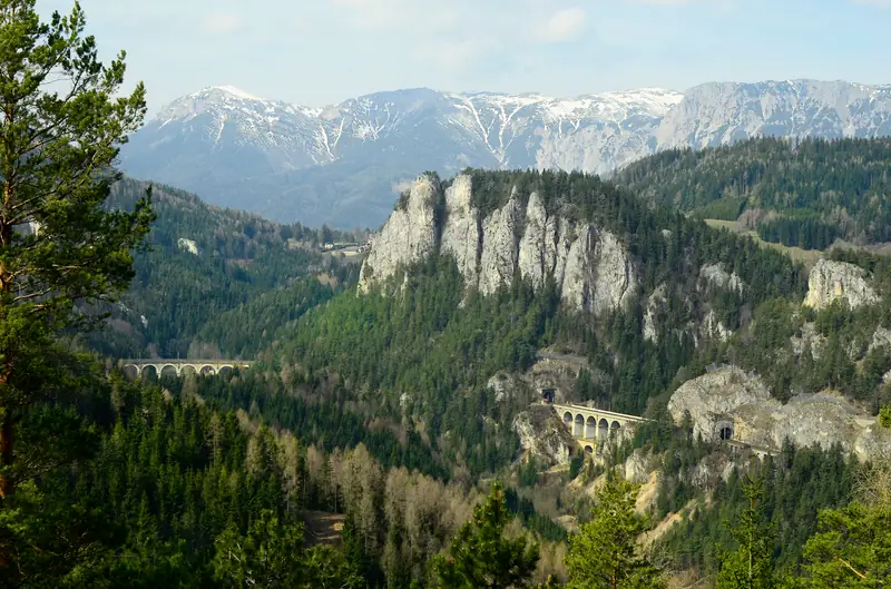 Takie widoki czekają was podczas wycieczki trasą kolejową Semmering