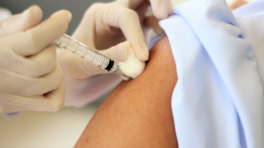 Czy szpitale będą podawać szczepionkę przeciwko COVID-19 także w weekendy?