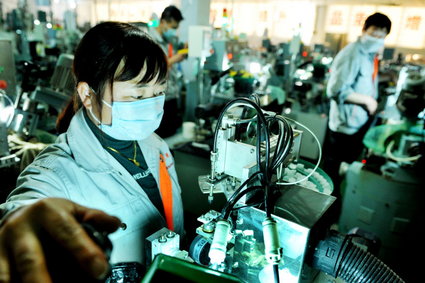 Najsilniejsze spadki chińskich PMI w historii. "Niszczący wpływ epidemii"