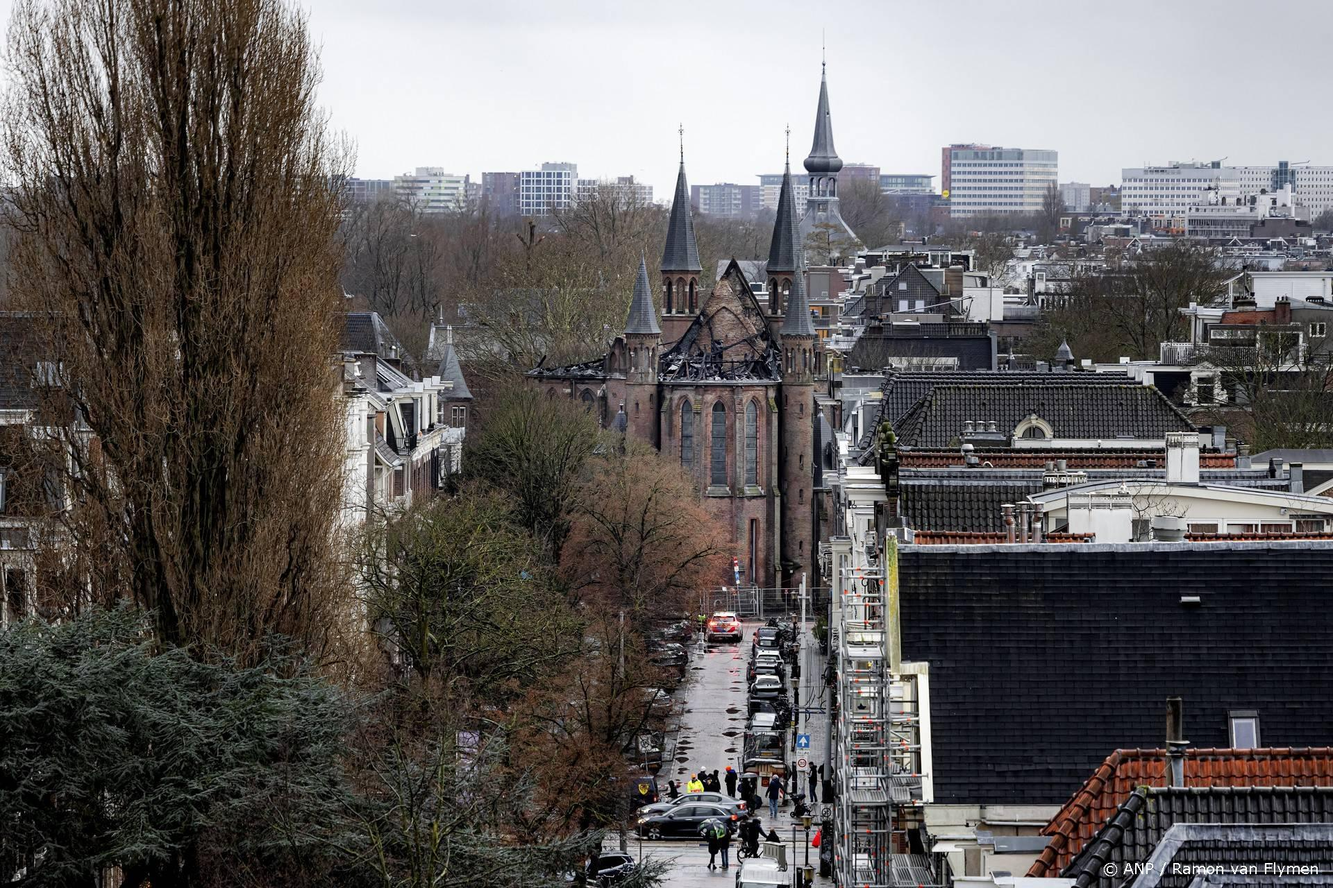 Brand verwoest de Vondelkerk in Amsterdam: Herstel binnen maanden mogelijk