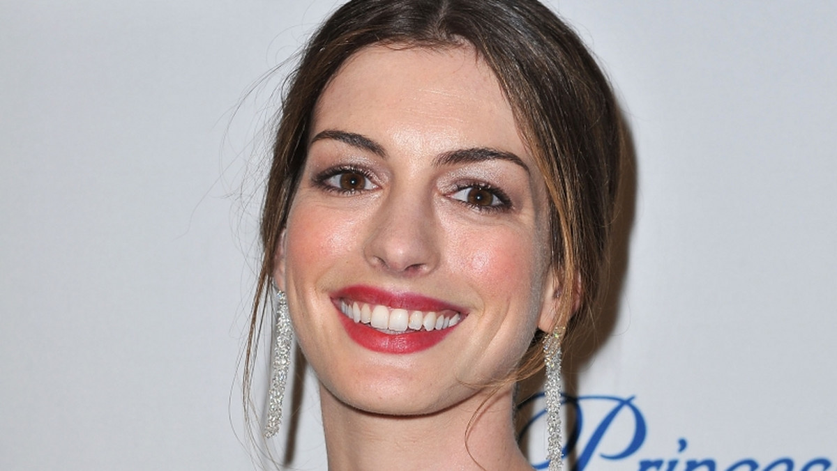 Anne Hathaway poślubiła swojego narzeczonego - Adama Shulmana.