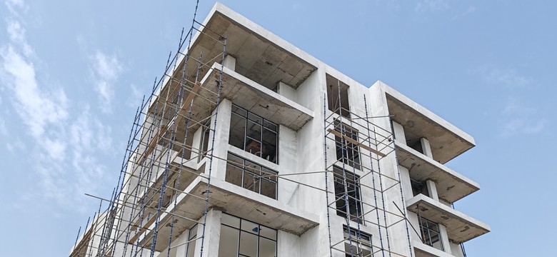 Afera na miarę Amber Gold. Nieuczciwy deweloper zostawił na bruku tysiące osób