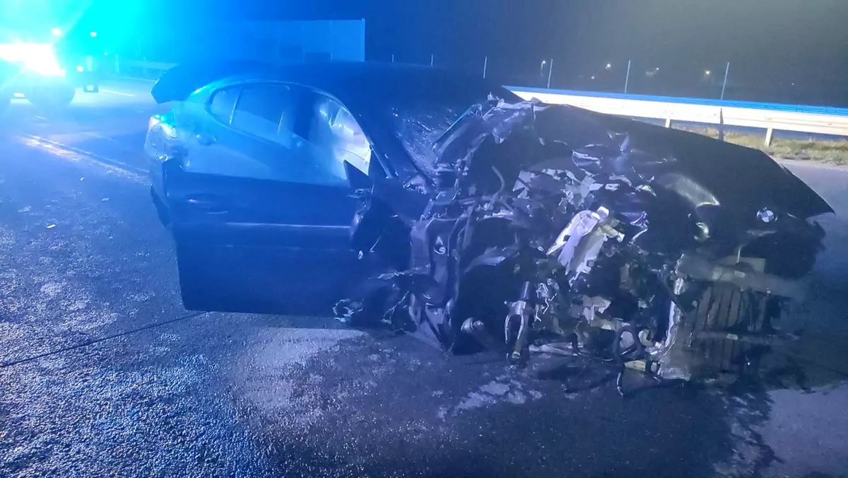 BMW zniszczone w wypadku na A1