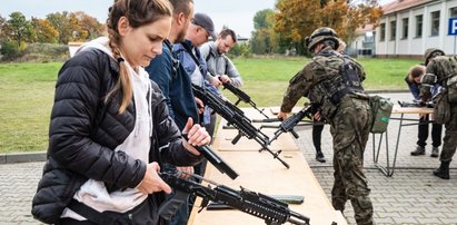 W całej Polsce ruszyły weekendowe szkolenia wojskowe. Nasza reporterka sprawdziła, jak to wygląda