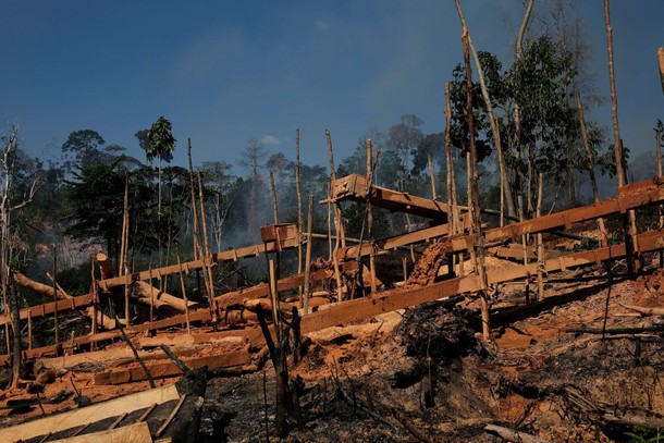 The Wider Image: Brazilians toil for gold in illegal Amazon mines