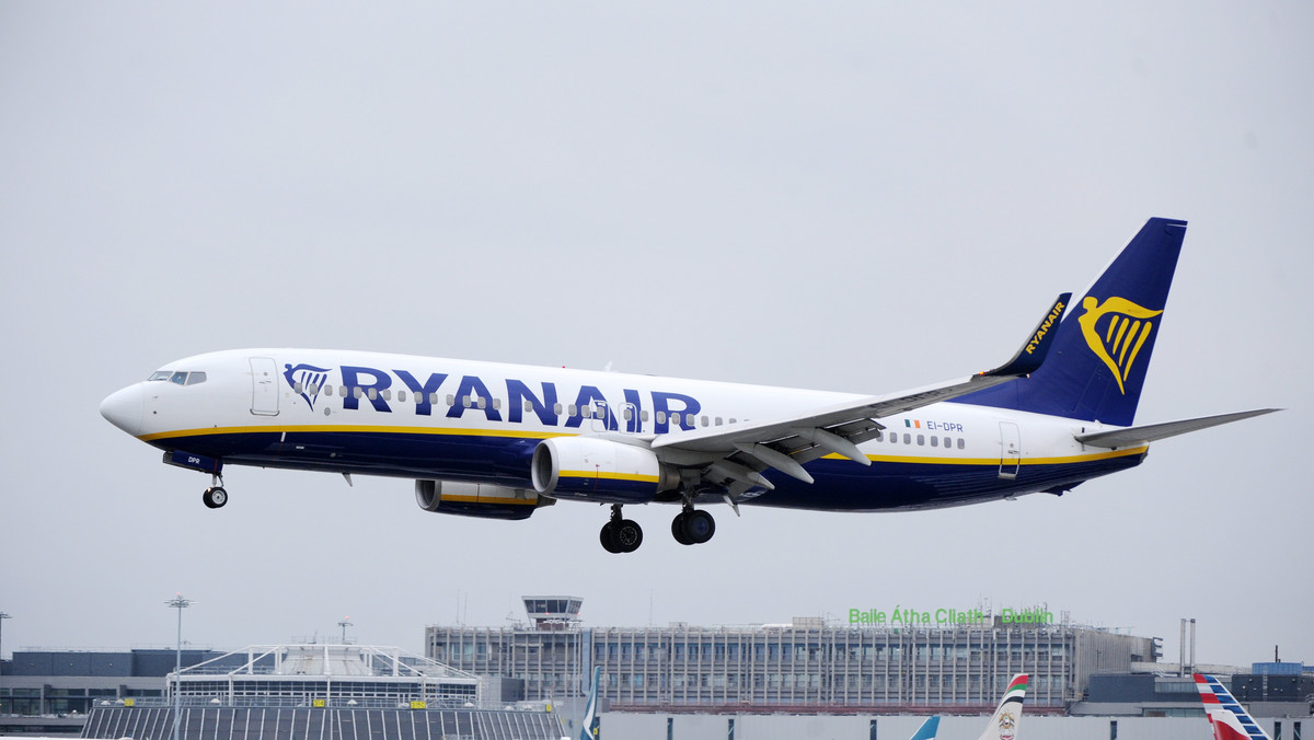 W związku z możliwym rozszerzeniem strajków pracowników irlandzkiego przewoźnika Ryanair szef linii Michael O'Leary powiedział we wtorek, że możliwe jest przeniesienie personelu i samolotów do Polski, by uniknąć strat dla firmy.