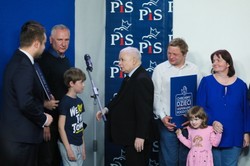 Kaczyński chce "chronić dzieci przed seksualizacją". O co chodzi w projekcie?