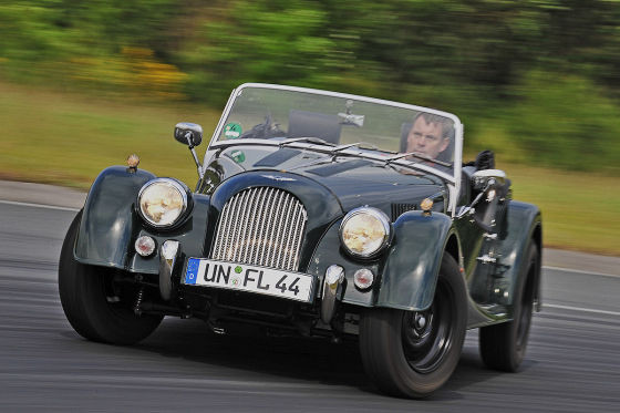 Morgan 4/4 Sport: Roadster, 1,6 l benzyna (112 KM), droga hamowania w teście: 59,8 metrów.