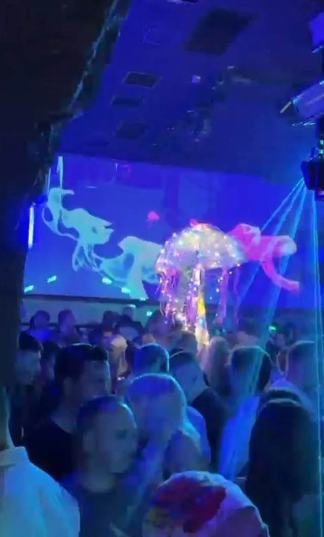 Pavla Mensur u provodu sa misterioznom plavušom