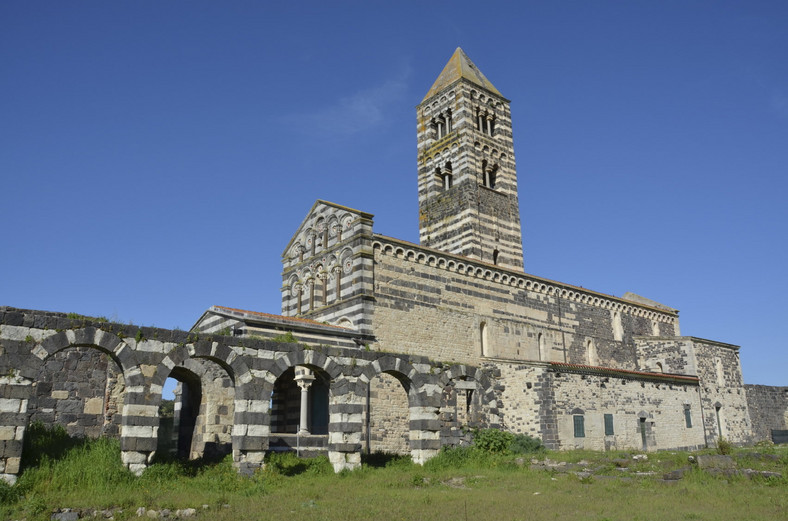  Bazylika Santissima Trinità di Saccargia - najpiękniejsze regiony Włoch