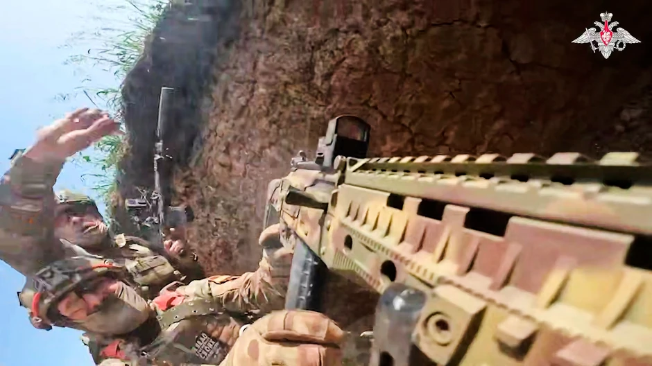 Ruska vojska na obuci na nepoznatoj lokaciji u Ukrajini 10. juna