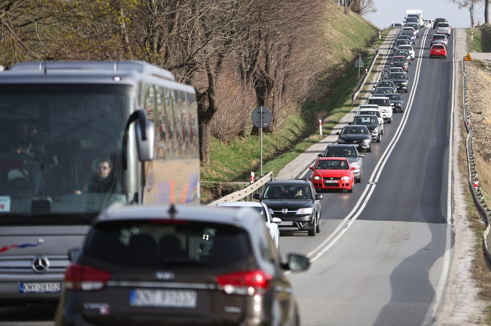 Utrudnienia na zakopiance. Polacy wracają z wielkanocnego pobytu na Podhalu 