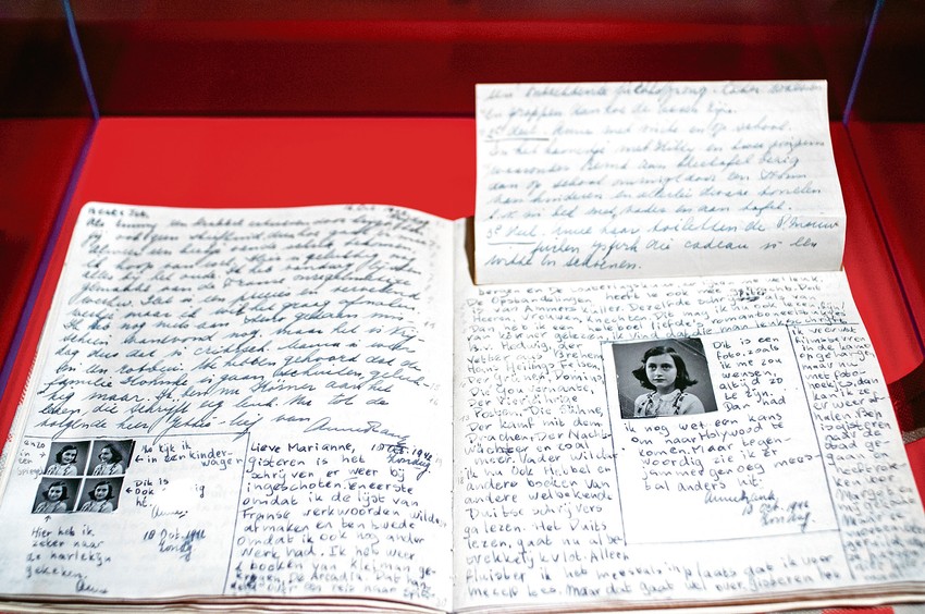 Dnevnik je prvi put izdat 1947. godine, a 1950. godine ga je pratio drugi krug "originalnog izdanja"