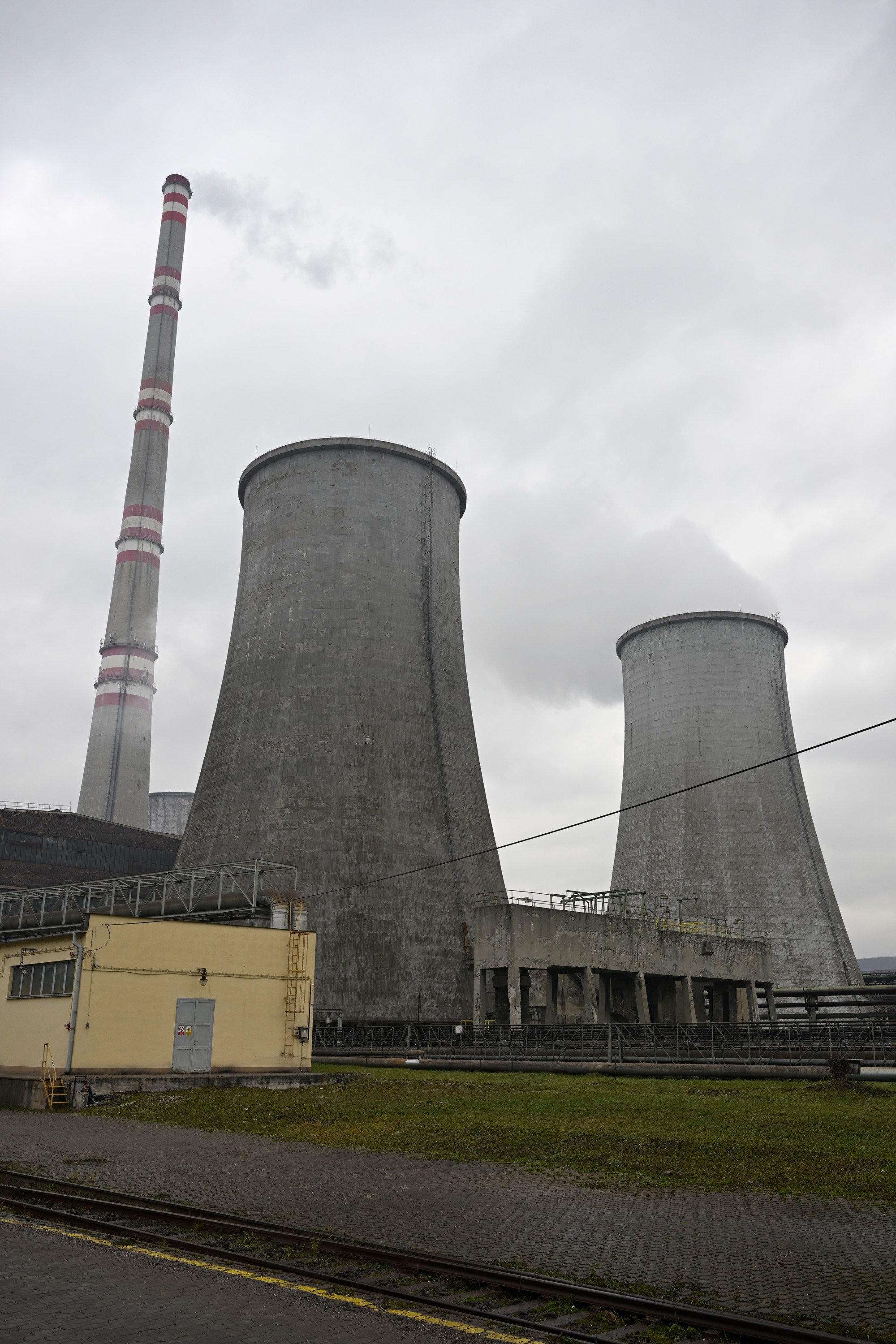 Pohľad na hnedouhoľnú Elektráreň Nováky.
