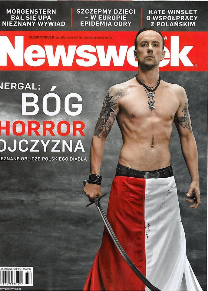 Nergal z przepasaną flagą Polski odpowiada atakującym go przedstawicielom Kościoła