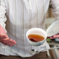 Parlagfűből tea? Inkább ne! – Ezt mindenképp tudnia kell, mielőtt csészébe öntené a gyomnövényt