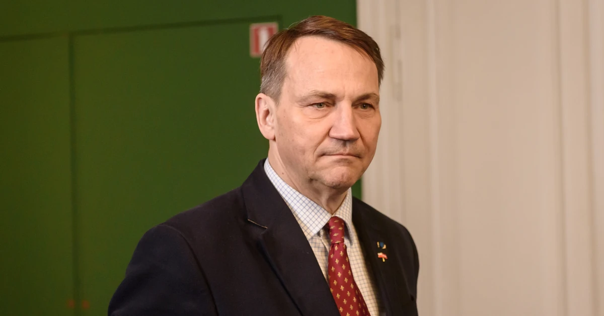 Radosław Sikorski o wtargnięciu dronów. Polska ani NATO nie dadzą się zastraszyć