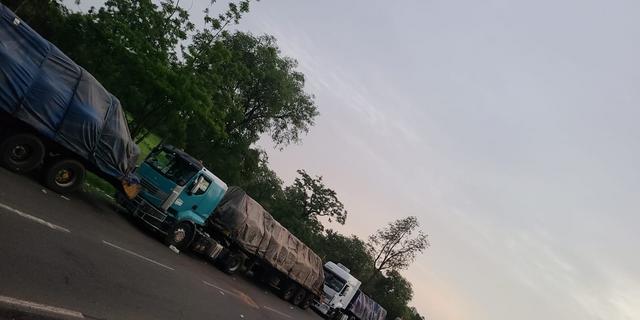 Guinée: 52 camions sénégalais bloqués après la frontière depuis plus de 15  jours | Pulse Senegal