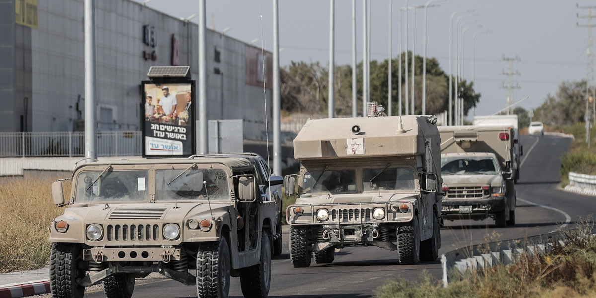 Patrole armii izraelskiej w pobliżu Aszkelonu.