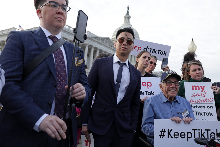 Zwolennicy TikToka protestują przed Kapitolem USA przeciwko zablokowaniu aplikacji, Waszyngton, 22 marca 2023 r.