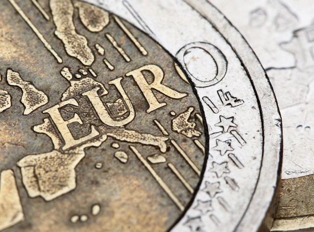 Czeski bank centralny przeanalizował konsekwencje ewentualnego przyjęcia euro