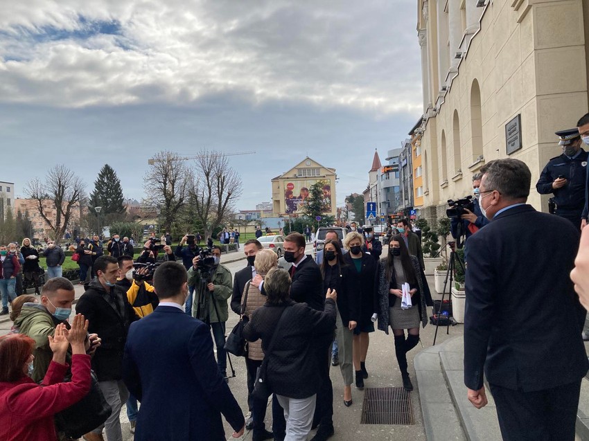 Okupljeni ispred Skupštine grada Banjaluka