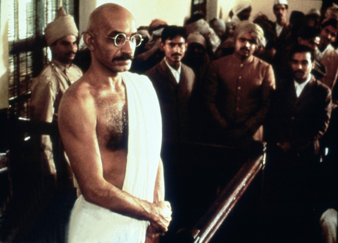 Ben Kingsley jako Gandhi w znakomitym obrazie Richarda Attenborough