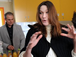 Niszczycielska siła botoksu: upiorna twarz Carli Bruni