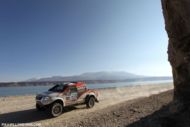 Dakar 2013: ciężarówka bez skrzyni, Małysz traci oddech (13. etap, wyniki, galeria)