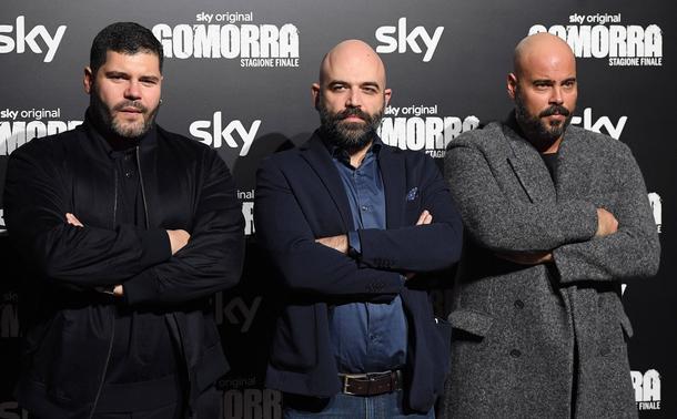 Salvatore Esposito, Roberto Saviano, Marco D'Amore podczas premiery piątego sezonu ,,Gomorry  w Rzymie