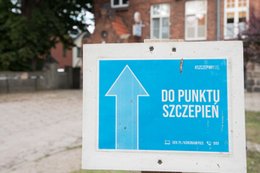 Niezaszczepiony urzędnik. Pracodawcy chcą o tym wiedzieć 