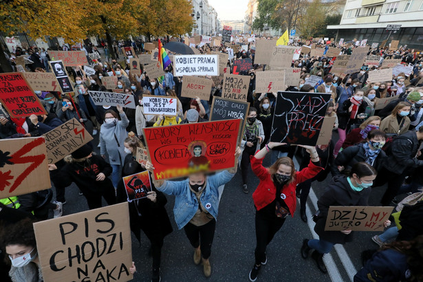 Uczestnicy protestu w okolicy Sejmu