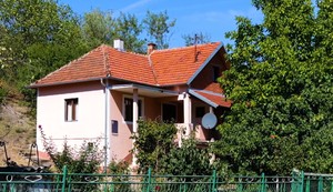 Pevačica u selu Grejač slavi sa porodicom Uskrs