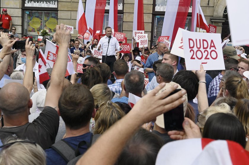 Tłumy na rynku. Będzie kara?