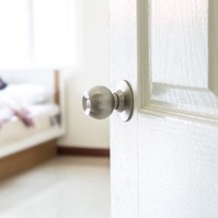 Nyitott vagy zárt hálószobaajtónál alszik? Érdekes dolgot árul el a személyiségünkről ez az apró szokás