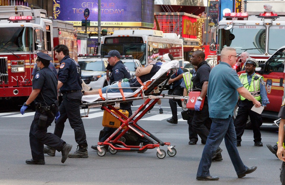 USA PEDESTRIANS STRUCK NYC (Vehicle strikes pedestrians in Times Square)