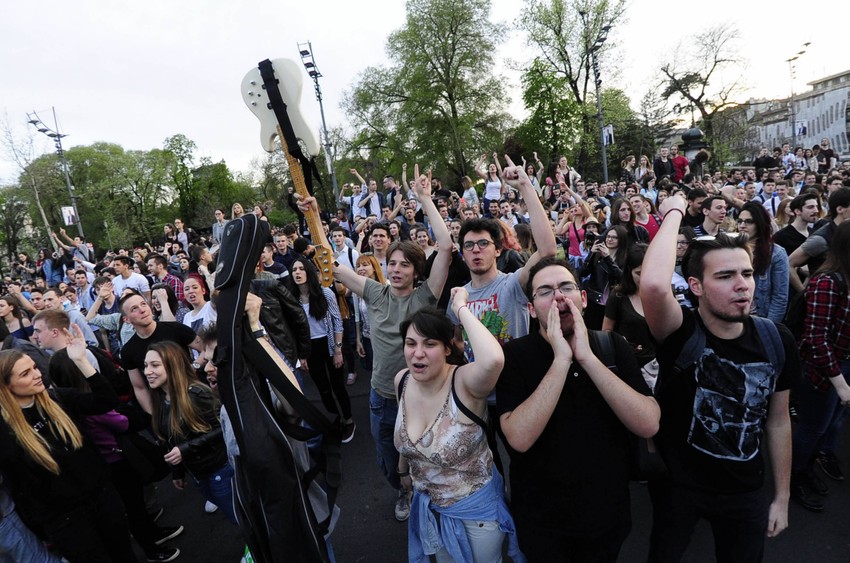 Protest ispred skupštine u Beogradu